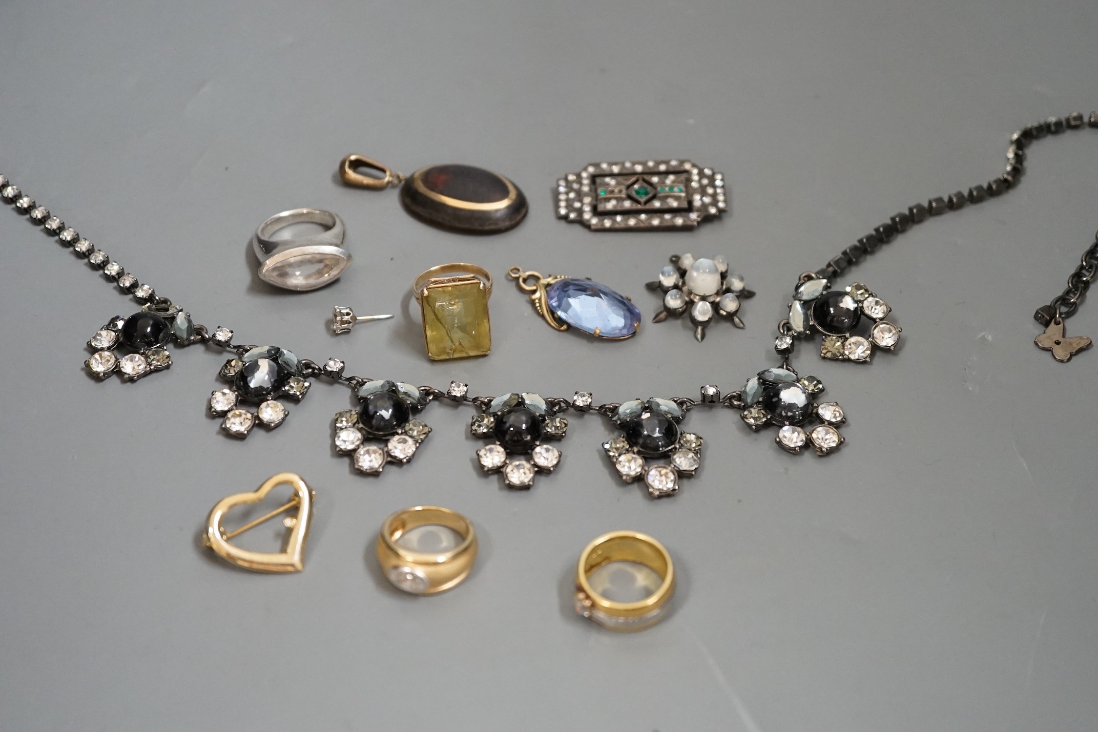 A modern 9ct gold and gem set ring, assorted 925 rings and other minor jewellery.